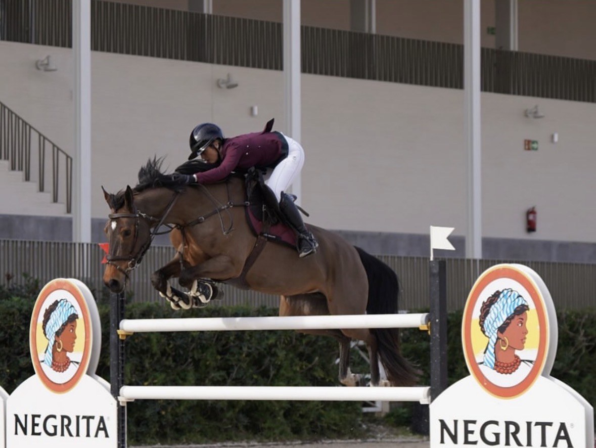 Jinete del Club Hípico Vallromanes en un concurso nacional de salto de obstáculos
